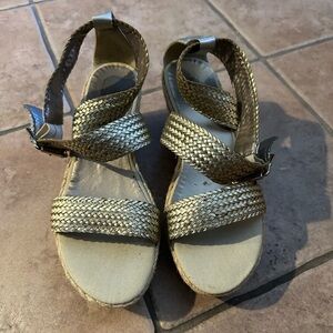 Kelly & Katie gold wedge sandals